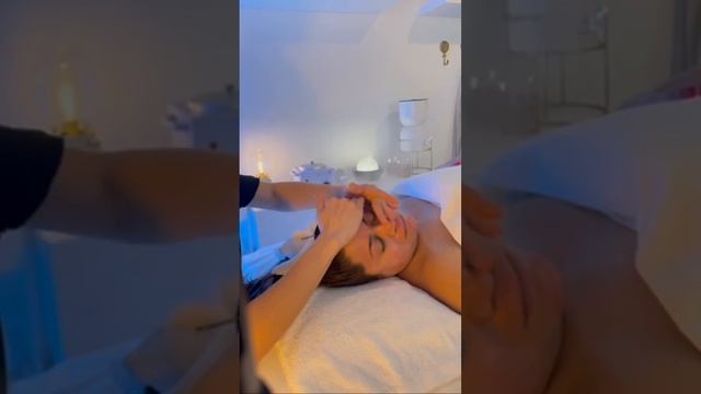 10 minute facial massage and Red Light Therapy? I think yes! #esthetician #skincare #asmr