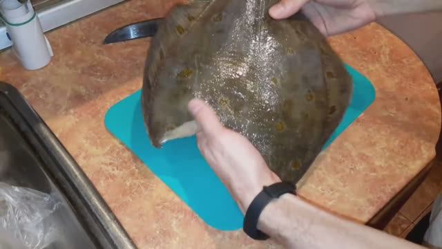 Камбала зажаренная целиком