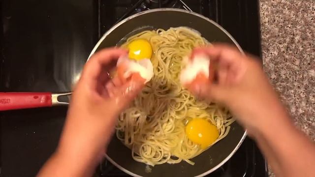 Spaghetti with Eggs Recipe & Спагетти с Яйцам Рецепт & Оглянутся неуспела уже съели Мужики