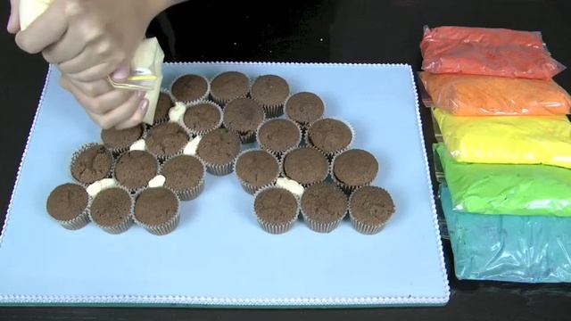 Cupcakes! Rainbow Cupcake Pull-Apart Cake! Make a Rainbow cake out of Mini Cupcakes!