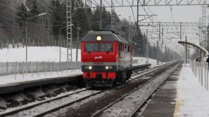 ТЭП70БС - 327 проследует резервом платформу Сенеж.