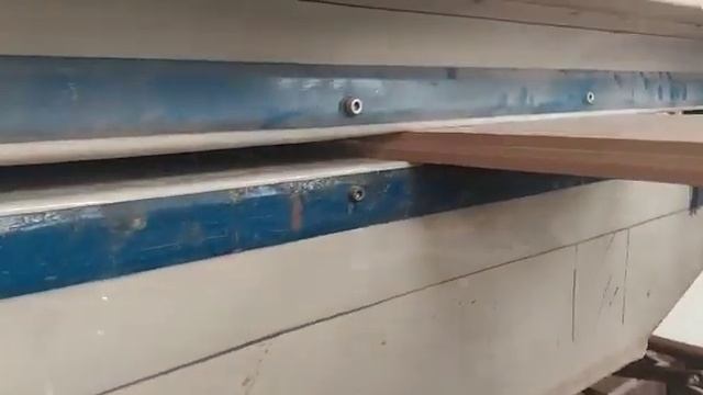 Как клеят шпон.