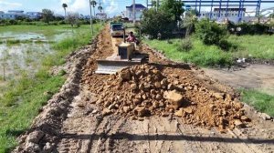 Строительство, дорога  на окраине, продолжение