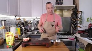 салат с крабовыми палочками.mp4