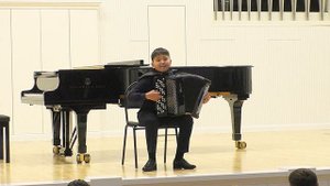 "Голубой вагон" Песня крокодила Гены. Играет Матпа Монгуш. НСМШ (колледж) Новосибирск