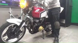 Мотоцикл дорожный Honda CBX400F рама NC07 классика спортивная модель гв 1983 белый красный черный