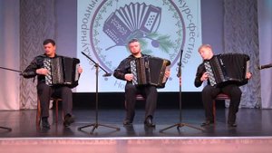 Н.Малыгин "Пора в путь-дорогу" Попурри на темы песен о войне Исп. Зауральское трио баянистов