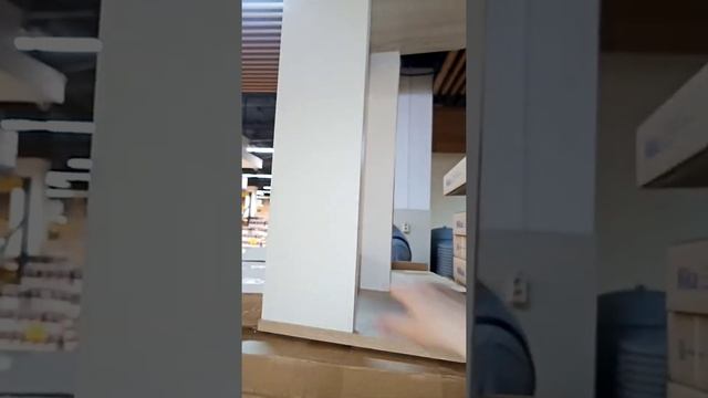 придиванный столик для книги ноута или чашечки кофе с утра