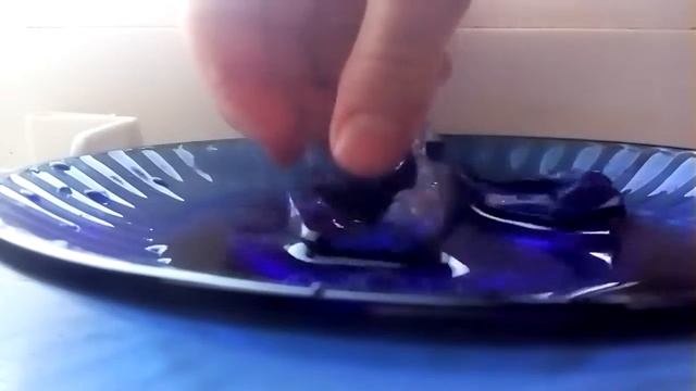 Лед внутри с водой! | Mini Fox Play смотреть онлайн