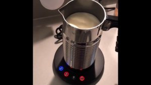 Nespresso Aeroccino 4 hot chocolate, latte & cappuccino my way