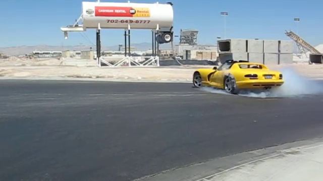 Dodge Viper Rt10 Donuts outside walmart by airport смотреть онлайн