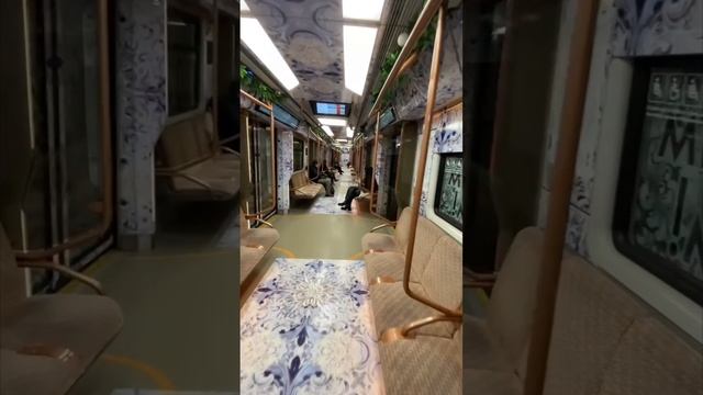 Московское новогоднее метро!
