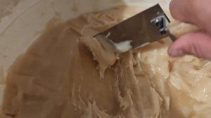 Процесс фасовки. Мёд крем из меда кристалл. Мёд донник