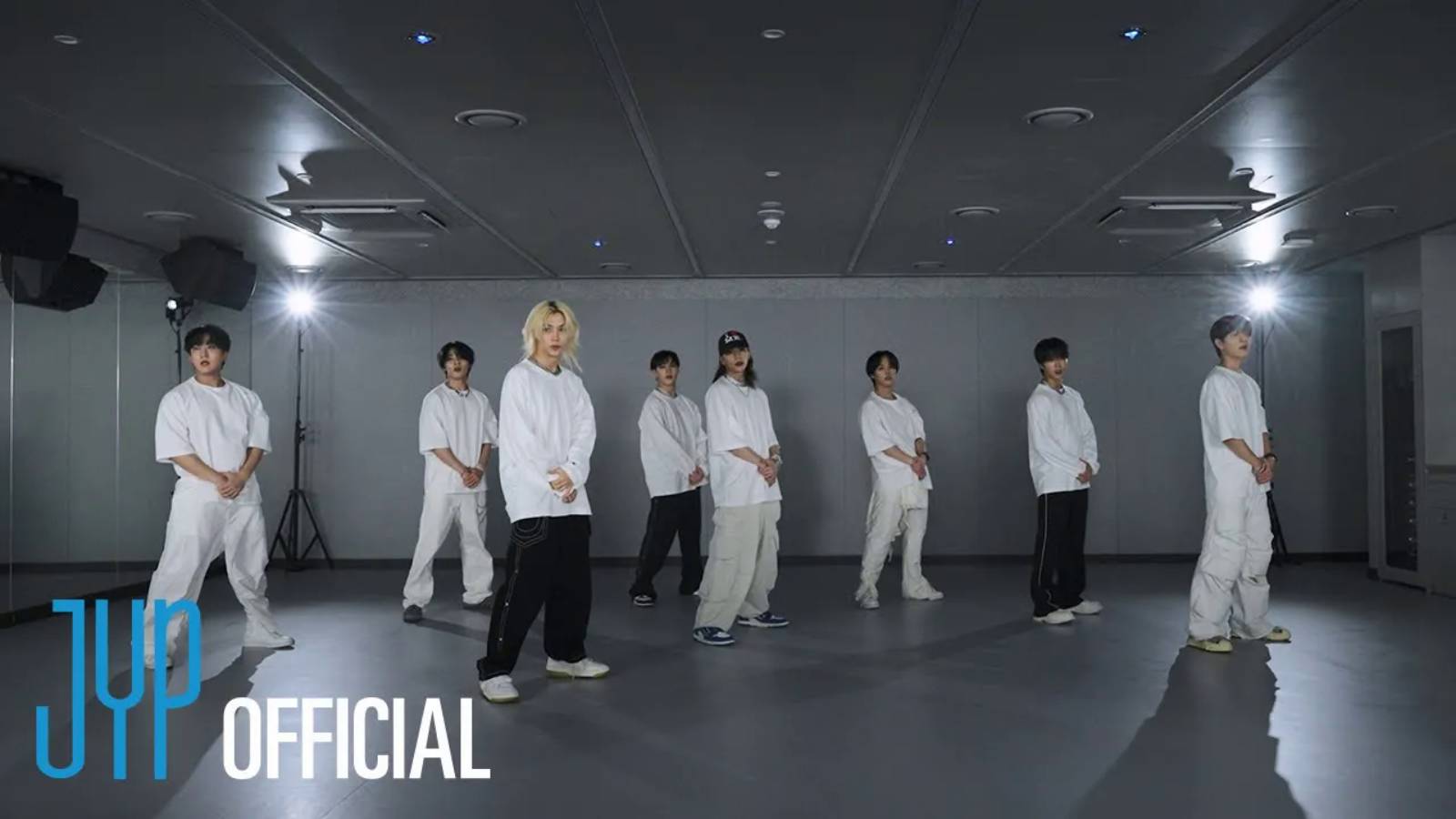 Stray Kids ＂Walkin On Water＂ Dance Practice Video