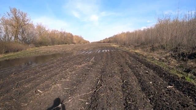 крайний день закрытия влаги  накрылось колесо на сцепе. ремонт  колеса.размоины на грунте