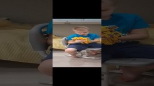 сделал обзор на жёлтые роботы буквы