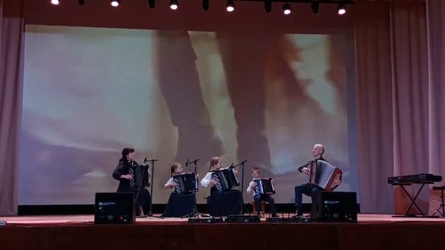 А. Хачатурян Вальс (Драма "Маскарад") Исп. квинтет баянистов - семья Кливитенко Станица Крыловская