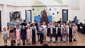 "Белые снежинки" - поет младший хор Музыкальной школы РКГ ВГУЮ (РПА Минюста)