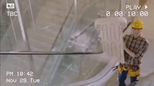 Реклама клей момент монтажа