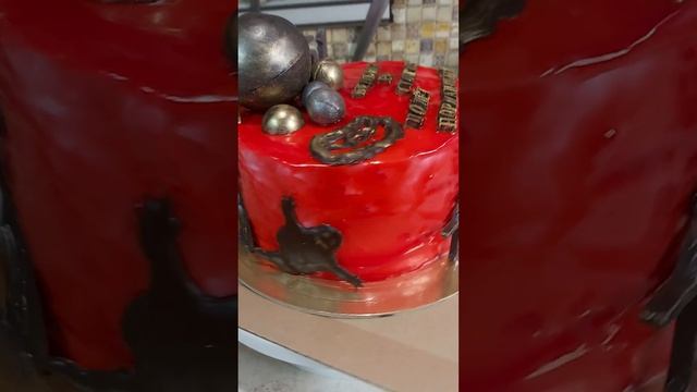ванильный бисквит, вишневое конфи, крем чиз #тортназаказ #тортнаденьрождение #тортсягодами