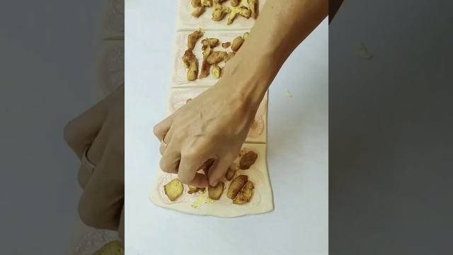 Пицца#быстроивкусно #короткоевидео#пицца #пиццавдуховке #быстрыйрецепт #быстрыерецепты #слоеноетест