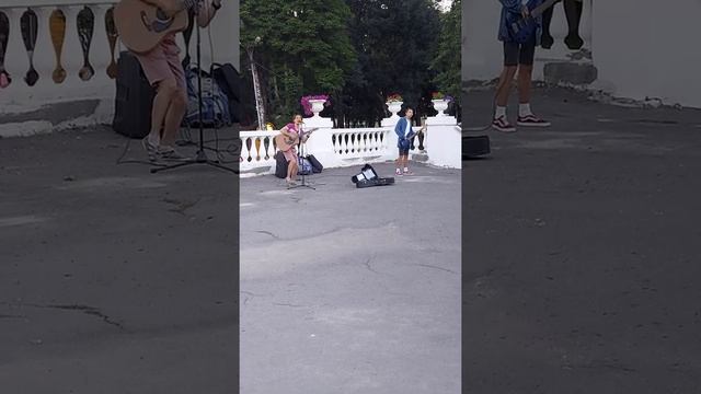 Уличное выступление в Хмельницком на набережной парка Чекмана часть 2 смотреть онлайн