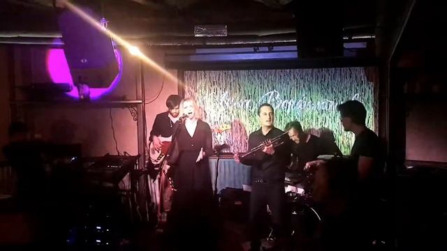 Анна Ворфоломеева - Счастье. Концерт в клубе «Дума» на Моховой. 30/09/18 смотреть онлайн