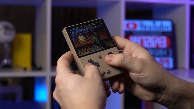 Это карманный PlayStation?! / Miyoo Mini Plus смотреть онлайн