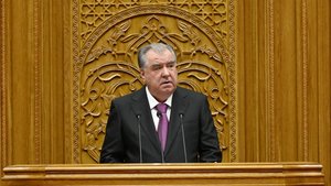 Эмомали Рахмон обратился с посланием к парламенту Таджикистана