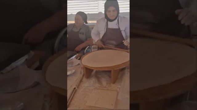 Турецкая лепёшка с начинкой на выбор. Шедевр