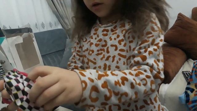 J.K NEON Q.T. LOL BEBEK KUTUSUNDAN NELER ÇIKIYOR смотреть онлайн