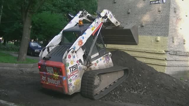 Гусеничный минипогрузчик Bobcat T250 смотреть онлайн