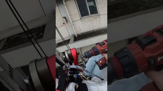 Очень полезное приспособление для промышленных альпинистов.