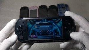Sony PSP E 1008 РАБОЧАЯ. Сони Плейстейшен Playstation Portable Slim Игра консоль. Черная матовая.