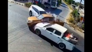 В АЗЗИИ ПРОИЗОШЛА ТРАГИЧЕСКАЯ АВАРИЯ!!! ТО-ЧТО ПРОИЗОШЛО С ЛЮДЬМИ ПОКА НЕ ИЗВЕСТНО...