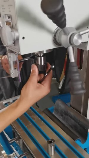 Установка цангового патрона WEISS VM18L сверлильно-фрезерный станок