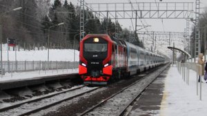 ЭП2К - 500 с пассажирским поездом №743У „Аврора" , проследует платформу Сенеж.