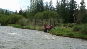 Форсирование таёжной сибирской реки вброд на квадроциклах
