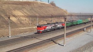 Тепловозы 2ТЭ10У-0464 и 2ТЭ10М-3434. Двойная тяга. Звук 10Д100.