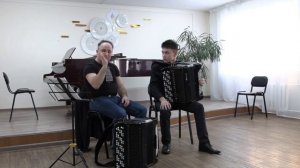 Мастер-классы (баян-аккордеон) проводят Роман Жбанов (Франция) и Трофим Антипов (Беларусь)
