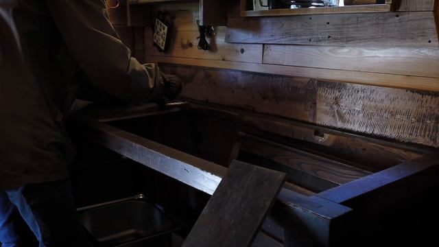 BRUCKE. Upgrading a kitchen from old Japanese cabinet  Building a cabin with Improvisations 34