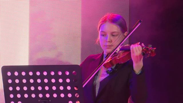 М. Таривердиев. Ноктюрн. Исполняет ансамбль скрипачей. смотреть онлайн