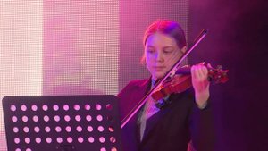 М. Таривердиев. Ноктюрн. Исполняет ансамбль скрипачей.