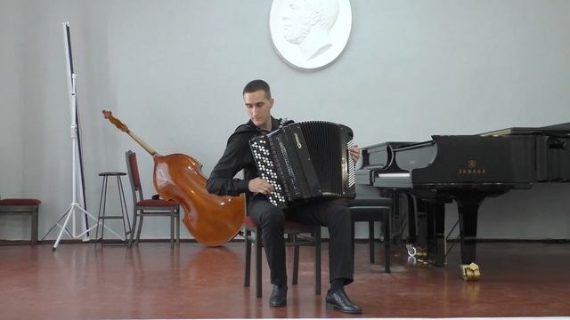 В.Золотарёв "Камерная сюита" (I, III и VI части) Баянист Данил Максимов. Новосибирск.