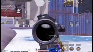 Шестëрки на коленях в метро рояль