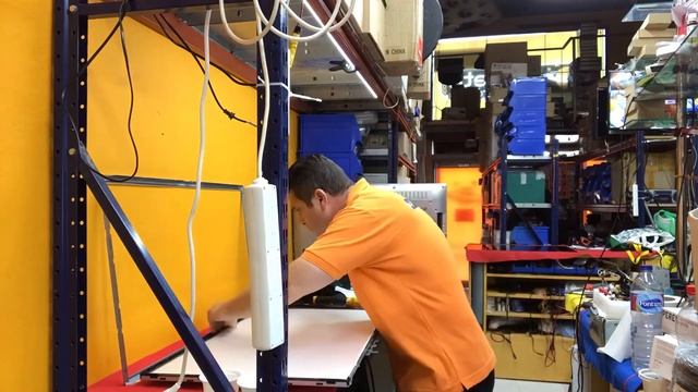 Tv lg 37xx4500 imagen sombreada y parpadea . Merece la pena reparar?