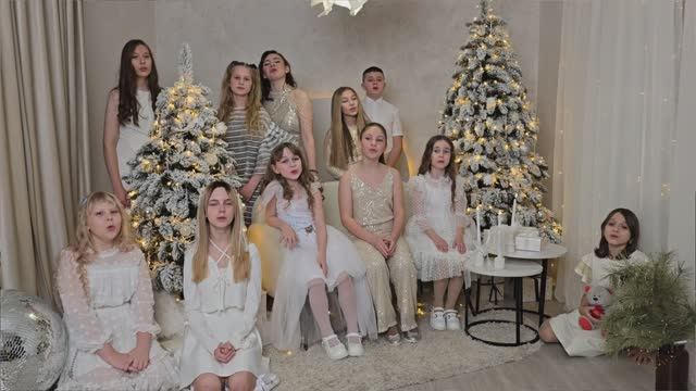 HAPPY NEW YEAR смотреть онлайн