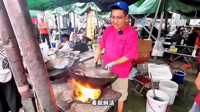 泊里大集海鲜烩饼，80元满满一锅海鲜#寻味 #大集美食 #科班吃货