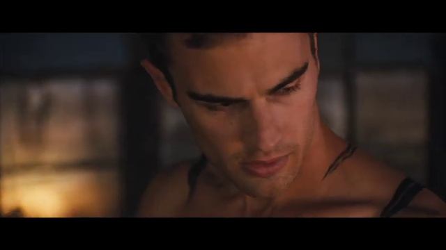 DIVERGENT: Kiss Clip смотреть онлайн