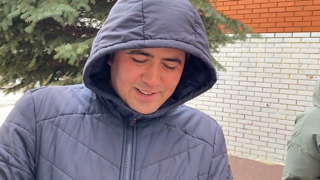 Жители мкр.Ольгино в Балашихе растрогали дворника своим подарком
